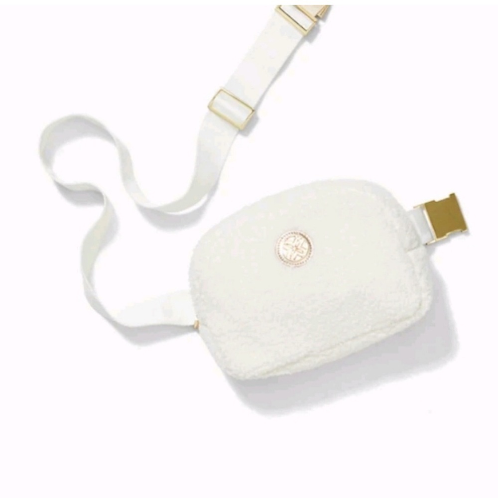 NWT Lilly Pulitzer Jeanie Sherpa Belt Bag in Coconut White